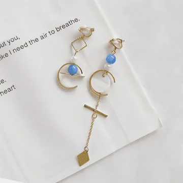 C字幾何貝紋圓片×不對稱軟墊三角耳夾