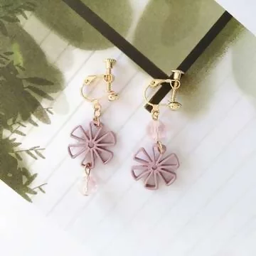 簡約鏤空小花朵×不對稱螺旋耳夾×沙粉