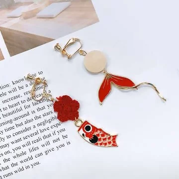 毛線小花紅鯉魚×不對稱螺旋耳夾