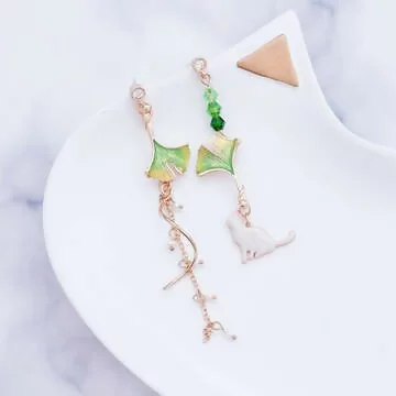 銀杏白貓螺旋流蘇&times;不對稱吊墜耳環