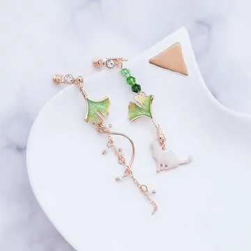 銀杏白貓螺旋流蘇&times;不對稱螺旋耳夾