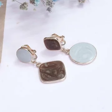 菱圓咖白撞色炫染&times;三角耳夾