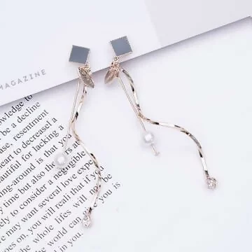 吊牌菱形曲線&times;三角耳夾