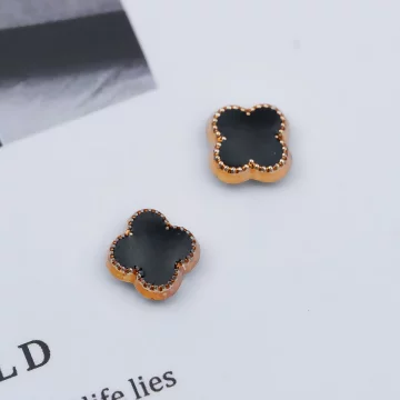 黑色四葉花瓣&times;磁吸耳夾/裝飾小物