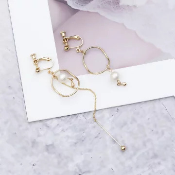 圓弧霧面珍珠&times;不對稱螺旋耳夾