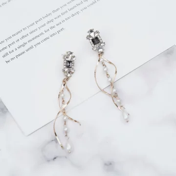 華麗寶石水鑽螺旋珍珠&times;吊墜耳環