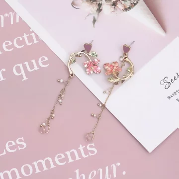 花枝嬌綻&times;不對稱吊墜耳環