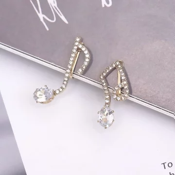 音符滿鑽&times;不對稱螺旋耳夾