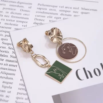 港風抽象女人油畫&times;不對稱螺旋耳夾