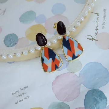 酒紅三角幾何紋&times;三角耳夾