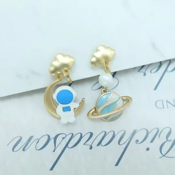 太空人水藍地球×不對稱三角耳夾