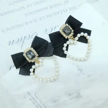 黑緞面領結珍珠愛心&times;吊墜耳環