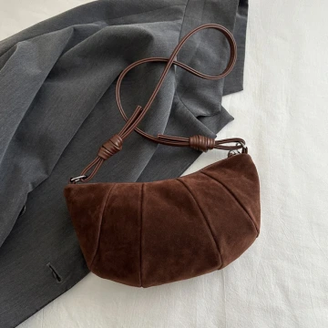 復古牛角包仿麂皮×斜背包×深咖