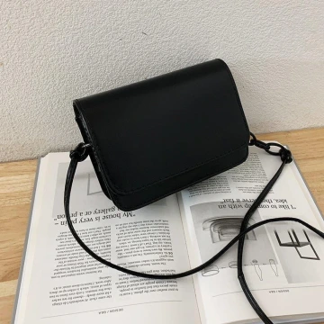 簡約純素面不對稱背帶&times;斜背包&times;黑色