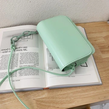 簡約純素面不對稱背帶×斜背包×綠色