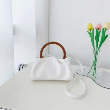 圓提把皺折小包×斜背包×白色