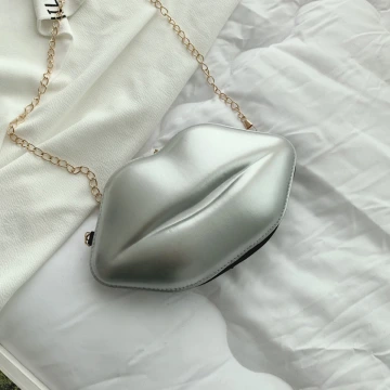 KISS硬殼嘴唇包×斜背包×銀色