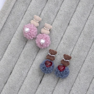 珍珠小熊毛球×後掛式吊墜耳環×共二色