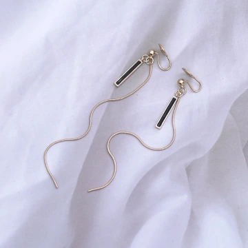 黑條一字優雅流蘇&times;蚊香盤U型耳夾