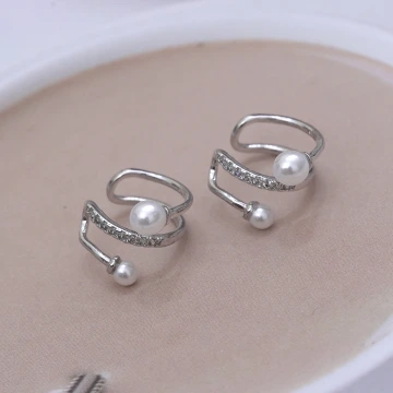 多層線條珍珠×U型耳骨夾