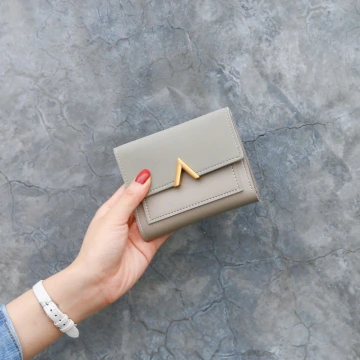 金屬V字磨砂麂皮×三折短皮夾×灰色