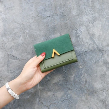 金屬V字磨砂麂皮×三折短皮夾×綠色