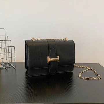 鱷魚石紋經典H扣&times;斜背包&times;黑色