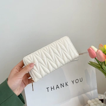 V字交叉繡線紋×拉鍊長皮夾×白色