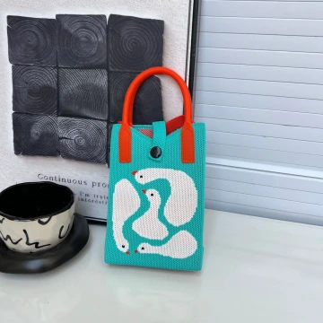 四隻小白鵝×針織×斜背包