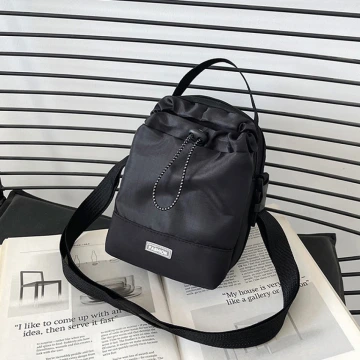 尼龍抽繩水桶包×斜背包×黑色