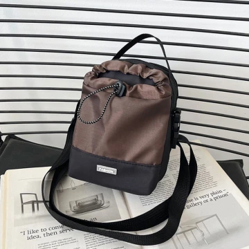 尼龍抽繩水桶包×斜背包×棕咖