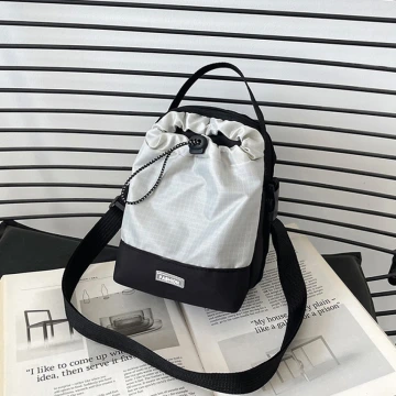 尼龍抽繩水桶包×斜背包×白色