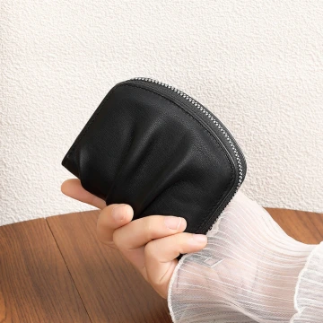 簡約抓皺感×拉鍊零錢包×黑色