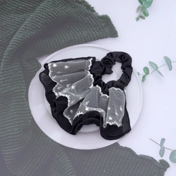 黑白點點蕾絲裙擺×大腸髮束