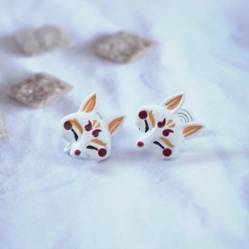 白色火狐狸&times;蚊香盤U型耳夾