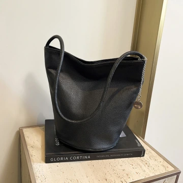 皮革圓身水桶包×肩背包×黑色