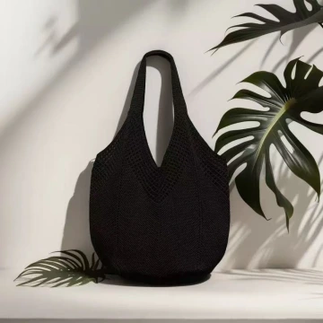 素色M型鏤空針織&times;肩背包&times;黑色