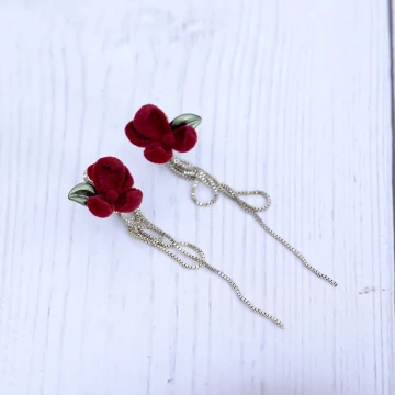 紅絲絨梔子花鍊條&times;後掛式吊墜耳環