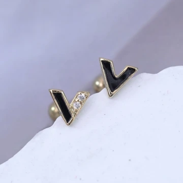 黑色V字晶鑽&times;轉珠耳環