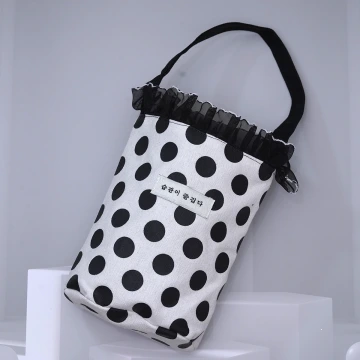 蕾絲邊韓文&times;輕巧手提袋&times;點點