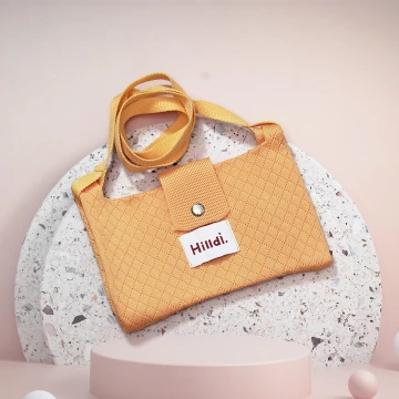 快樂多巴胺×單色針織×斜背包×黃色