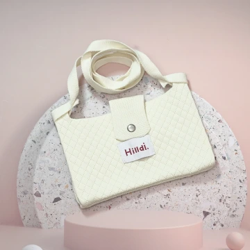 快樂多巴胺×單色針織×斜背包×白色