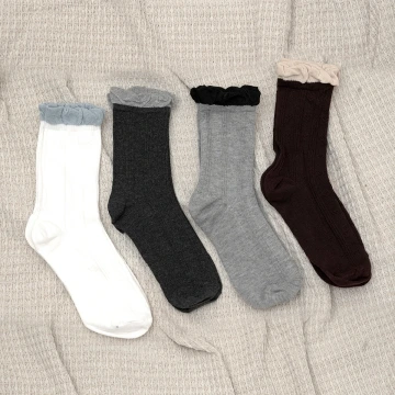 荷葉邊素面&times;中筒襪&times;四雙套件襪子組