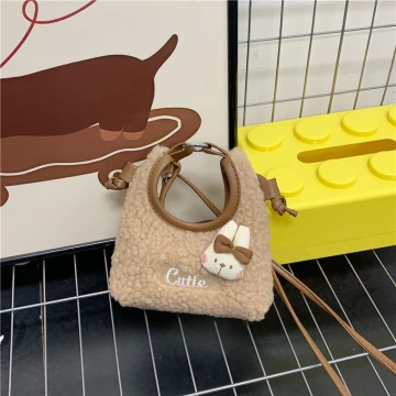 Cutie小兔羊羔捲毛&times;斜背包&times;卡其