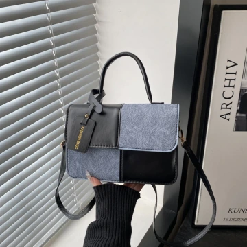 牛仔單寧皮革撞色&times;斜背包&times;黑色