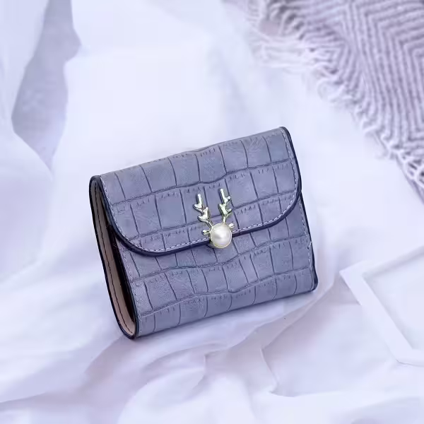 小鹿珍珠鱷魚紋皮革×三折短皮夾×藍色