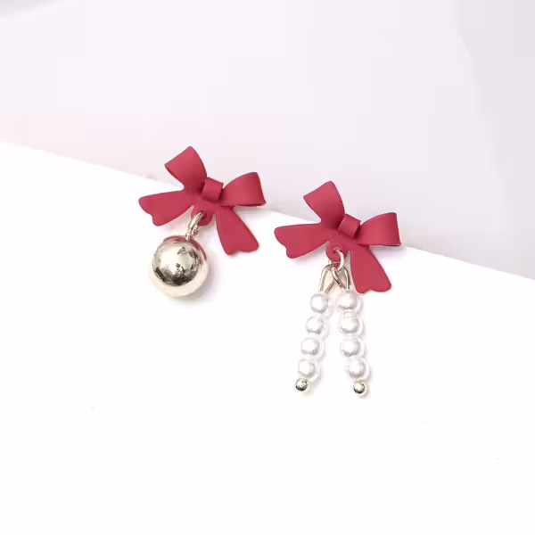 蝴蝶結鈴鐺珍珠串&times;不對稱吊墜耳環