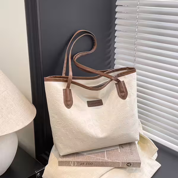 童趣壓紋包邊皮革&times;肩背包&times;棕咖