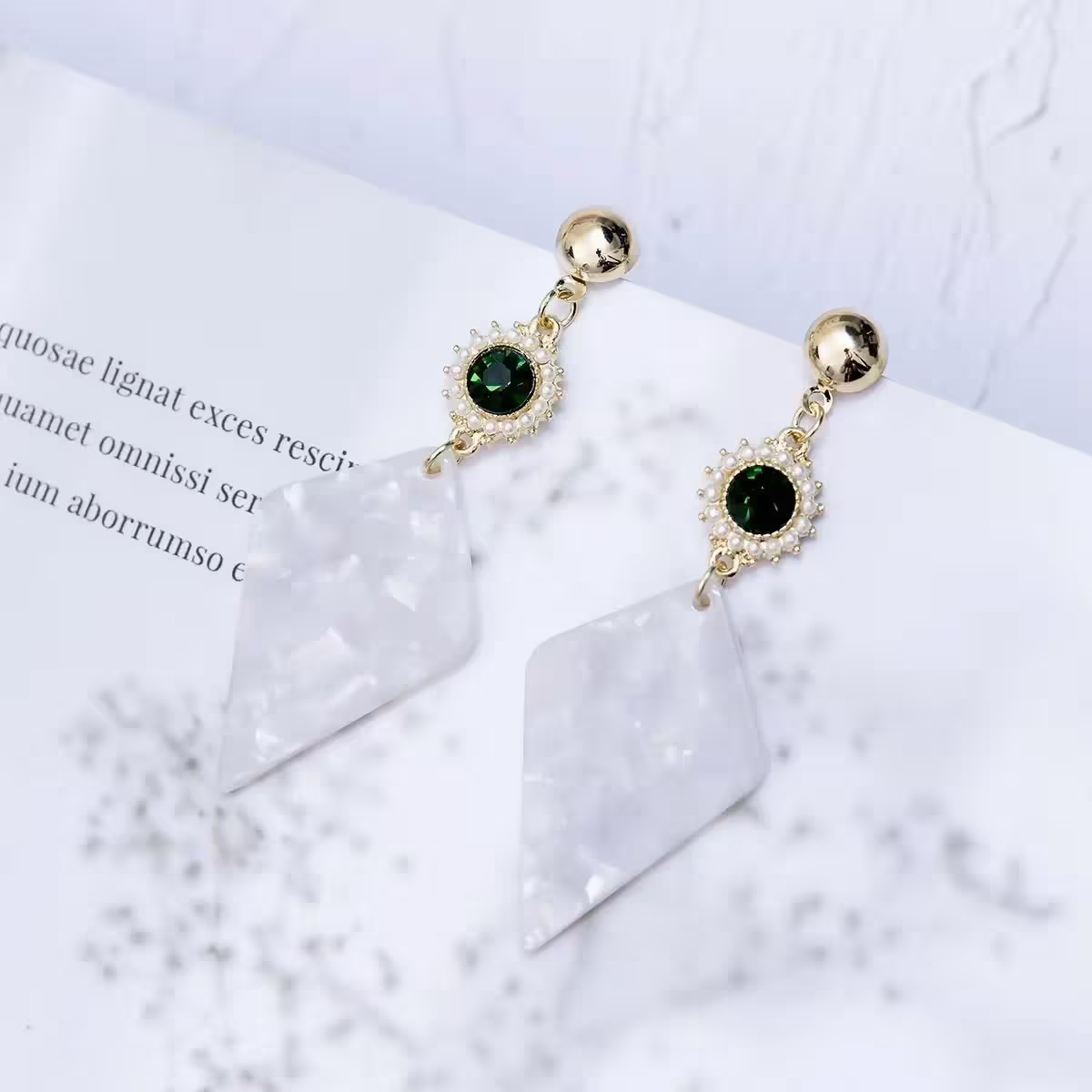 炫彩白貝箭菱幾何&times;吊墜耳環-第1張