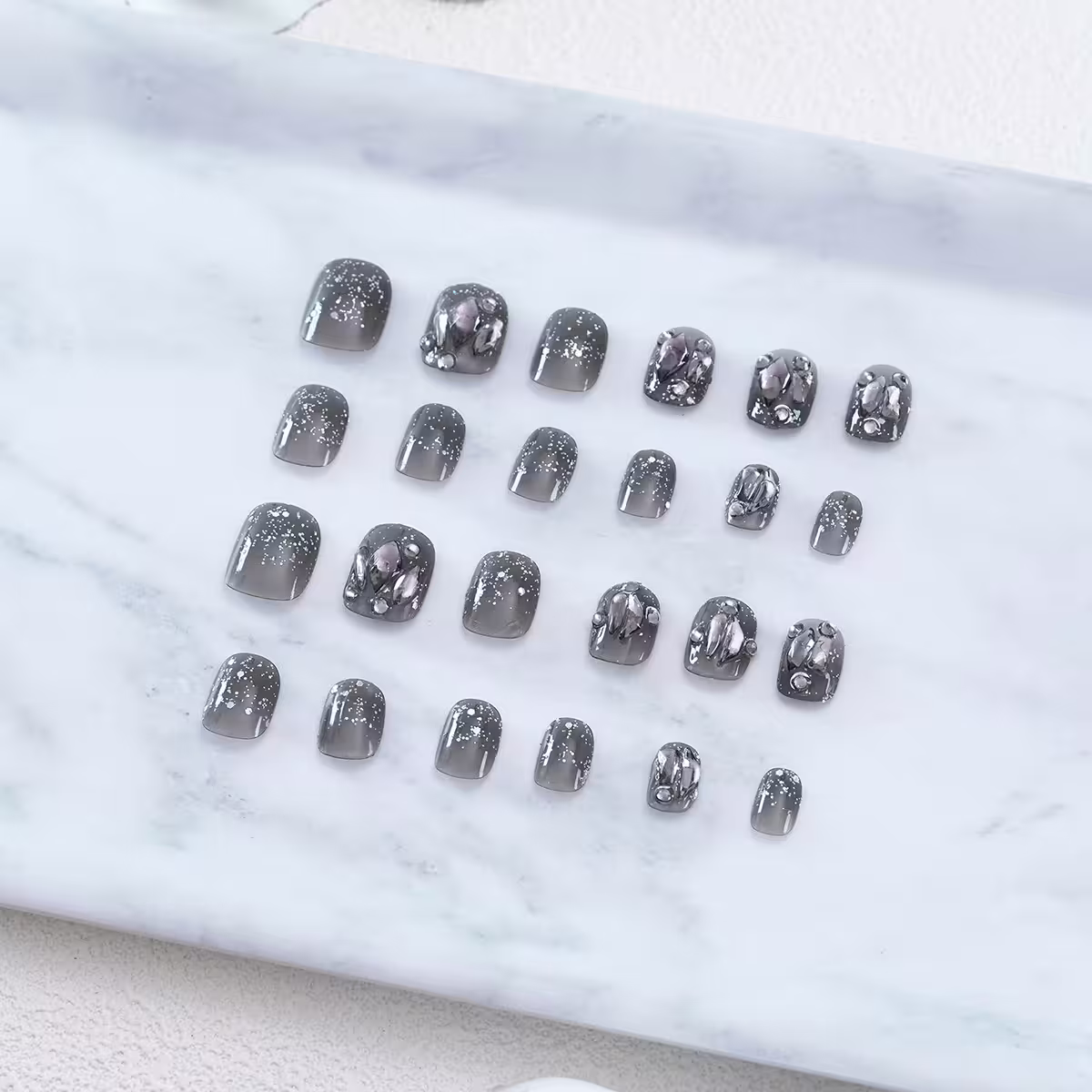 跩酷冰透黑鑽亮面×穿戴式手指甲片×二十四入-第1張